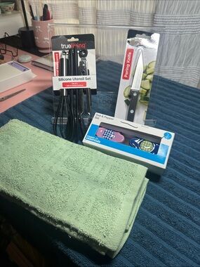 5 pc kitchen set NWT